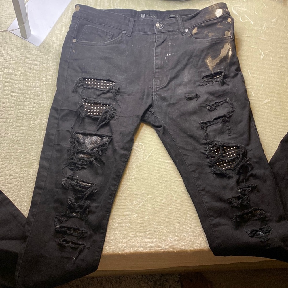 I’m selling a pair of pants